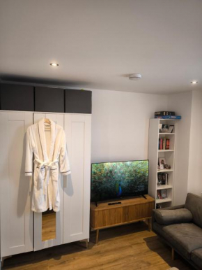 Heathrow luxury stay, Feltham